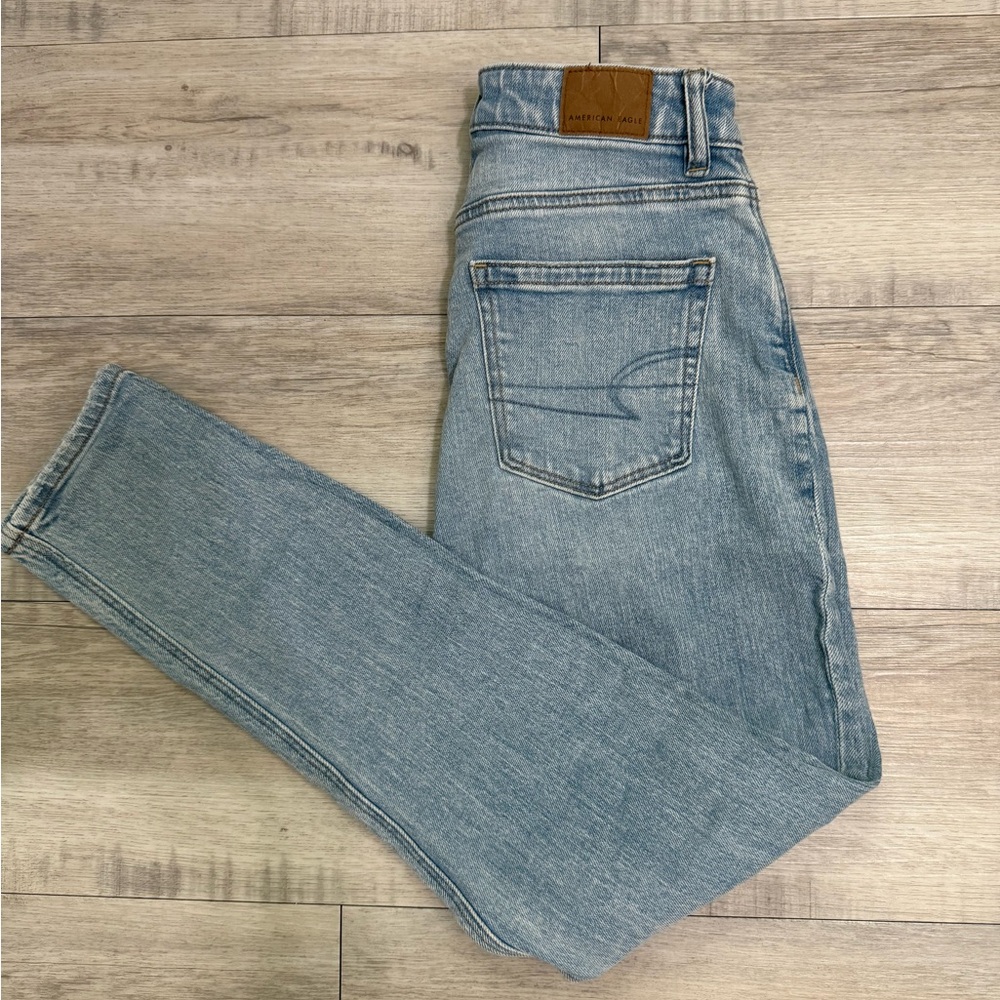 American Eagle Outfitters Light Blue Denim mom Jeans